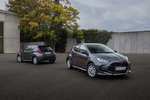 Ada Toyota Yaris Hybrid Berlogo Mazda2