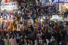 Jakarta’s Tanah Abang Market Swamped By Idul Fitri Holiday Shoppers