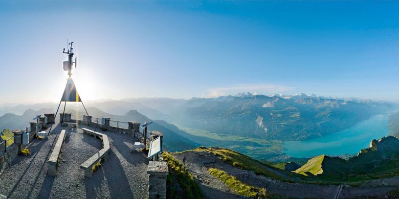 Tempat wisata di Swiss - Danau Brienz.