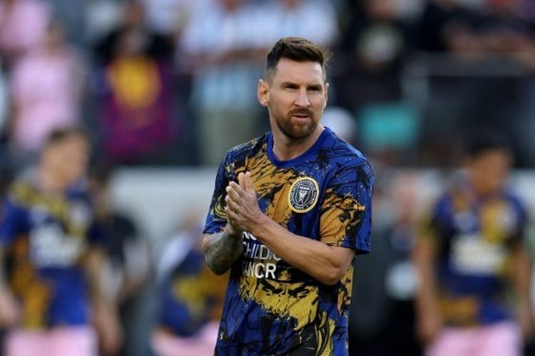 Lionel Messi melakukan pemanasan menjelang laga Los Angeles FC vs Inter Miami pada lanjutan MLS 2023 di BMO Stadium, Los Angeles, California, pada 3 September 2023. Terkini, Messi absen saat Inter Miami kalah 2-5 dari Atlanta United, Minggu (17/9/2023) pagi WIB.