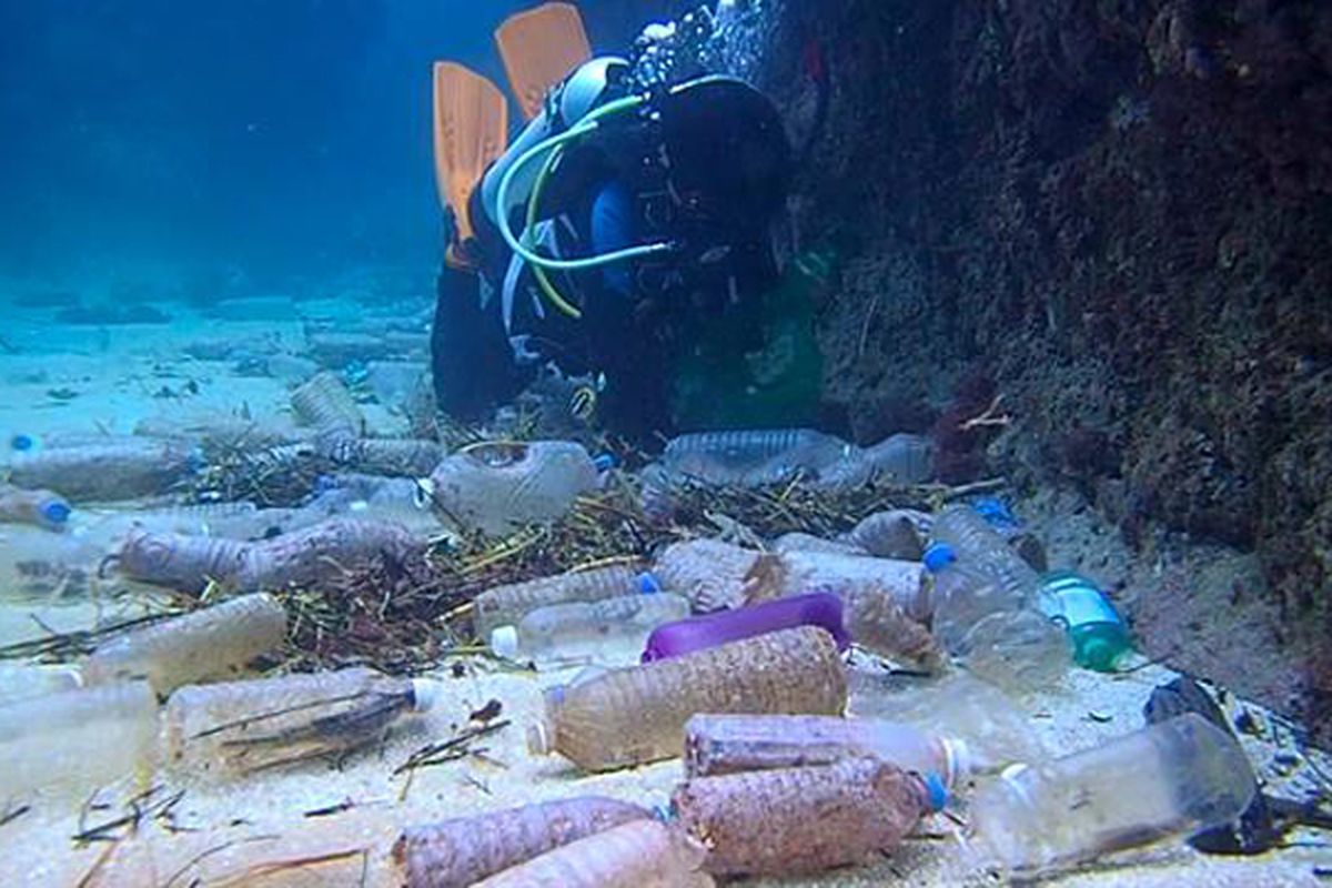 Timbunan sampah plastik di Pasifik Selatan