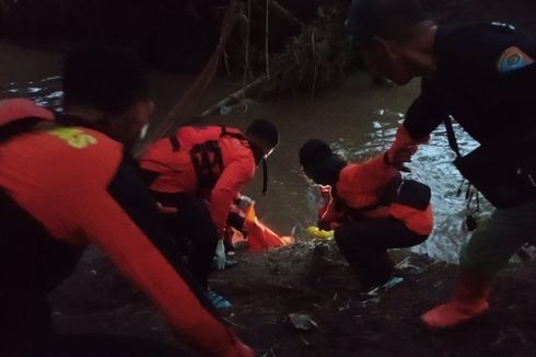 Seorang Ibu yang Hanyut Terseret Arus Sungai di Nganjuk Ditemukan Tewas