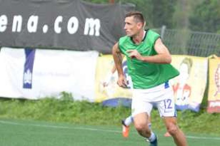 Juan Belencoso saat mengikuti latihan di Lapangan Football Plus, Parongpong, Kabupaten Bandung Barat, Selasa (15/3/2016)