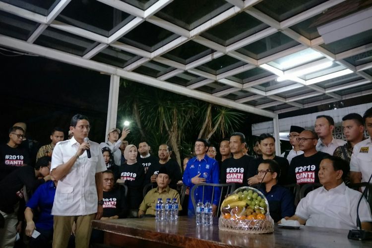 Wakil Ketua Dewan Pembinan Gerindra Sandiaga Uno memberikan sambutan dalam peresmian sekretarian bersama Gerindra dan PKS