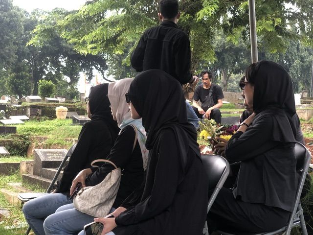 Ikut Berduka, Tamara Tyasmara Hadir di Pemakaman Ibunda Angger Dimas  