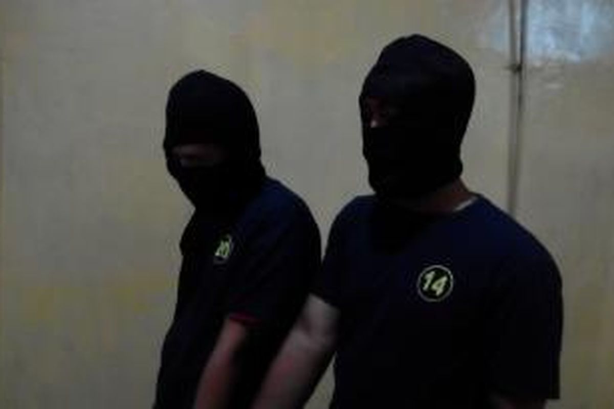 Dua warga Warakas I Gang 24, Papanggo, Tanjung Priok, Jakarta Utara, Rahmat Wijaya (27) dan Syayid Muhammad (32) yang berstatus sekuriti PT. Astra Daihatsu Motor, ditangkap polisi karena diduga mencuri suku cadang milik perusahaannya.