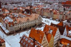 Polandia Cabut Aturan Karantina untuk Pelancong Tertentu yang Sudah Divaksinasi