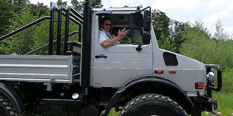 Arnold Schwarzenegger kendarai Unimog U1300 SE 6.4