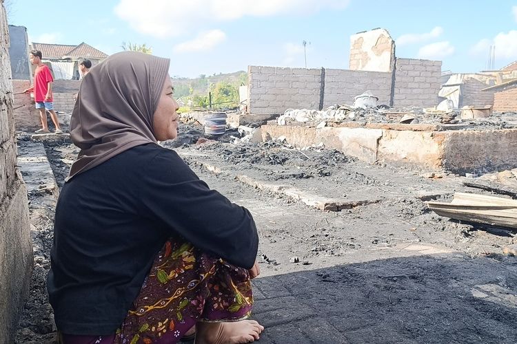 Pilu Rohani Warga Desa Adat Sade, Rumah dan Kain Tenun Dagangan Habis Terbakar