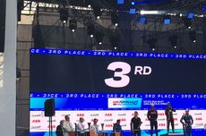 Bamsoet dan Sandiaga Uno Serahkan Piala ke Juara Formula E Jakarta