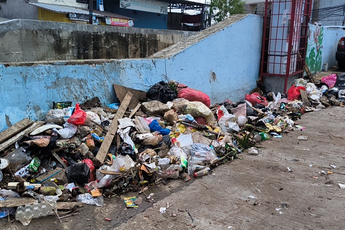 Banjir di Perumahan Maharta Tangsel Surut, Sisakan Sampah dan Lumpur