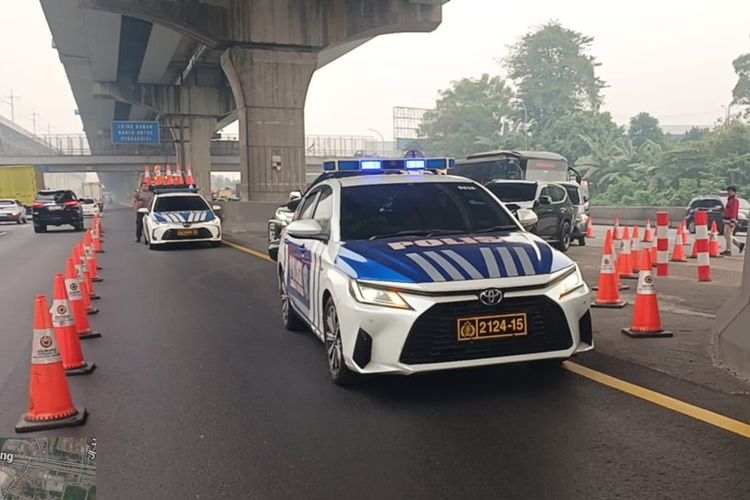 Contraflow Berlaku di Tol Jakarta-Cikampek Km 23-28, Ini Penyebabnya