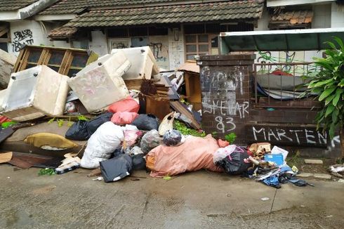 Pascabanjir, Warga Pondok Maharta Sebut Tumpukan Sampah Mencapai 8 ton
