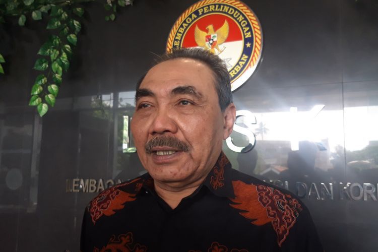 Ketua LPSK Hasto Atmojo Suroyo di kantor LPSK, Ciracas, Jakarta Timur.