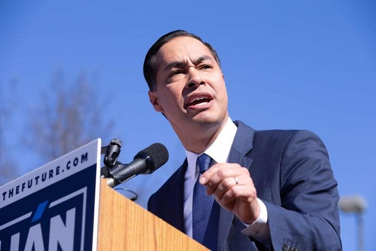 Mantan Menteri Perumahan dan Pengembangan Kota AS, Julian Castro mengumumkan pencalonannya sebagai presiden Amerika Serikat dari Partai Demokrat, Sabtu (12/1/2019) di San Antonio, Texas.