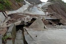 Banjir Rendam Sejumlah Desa di Buru Selatan, Jalan Penghubung 2 Kabupaten Amblas