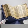 Alkitab Berusia 1.100 Tahun Laku Terjual Rp566 Miliar