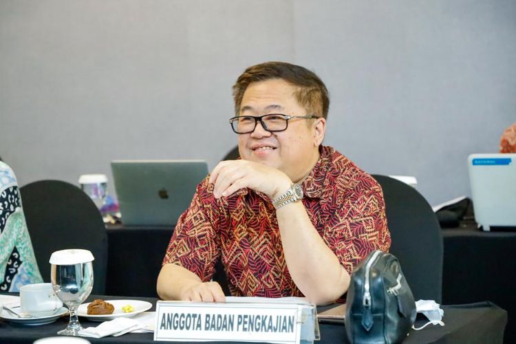 Anggota Komisi VI Dewan Perwakilan Rakyat (DPR) Republik Indonesia (RI) Profesor (Assc) Dr Darmadi Durianto SE MBA mengusulkan BPSK dan BPSK. Hal ini perlu diwujudkan lantaran dua badan negara tersebut ?mandul? dalam upaya memperkuat perlindungan hak konsumen di Tanah Air.
