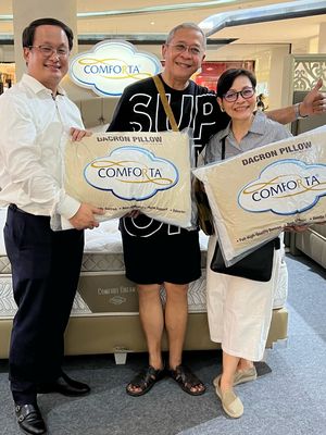 Pada Sabtu (3/9/2022), Presiden Direktur Comforta Jeffrie Massie memberikan 100 bantal gratis kepada konsumen.

Kegiatan berkenaan dengan Hapelnas 2022 itu berlangsung di pameran Comforta, Lippo Mal Puri Indah, Jakarta Barat.
