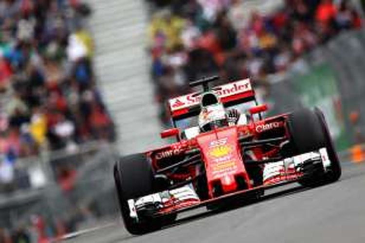 Pebalap Ferrai asal jerman, Sebastian Vettel, memacu SF16-H pada sesi latihan ketiga GP Kanada di Sirkuit Gilles-Villeneuve, Sabtu (11/6/2016).