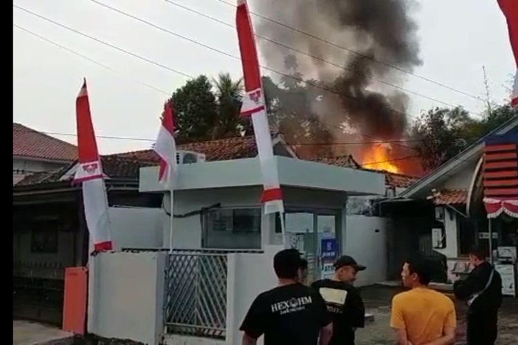 Gudang farmasi milik Puskesmas Cikalongkulon, Kabupaten Cianjur, Jawa.Barat, ludes terbakar, Sabtu (6/8/2022)