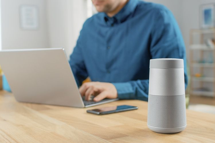 Ilustrasi speaker bluetooth.  Berikut ide kado pernikahan buat teman cowok
