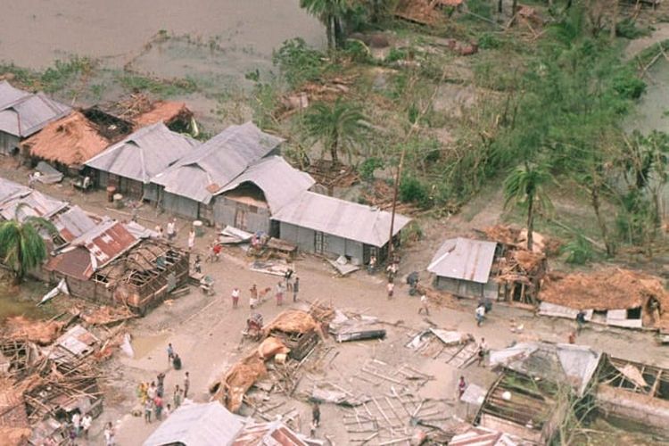Kehancuran akibat badai tropis di Chittagong, Banglades, tahun 1991