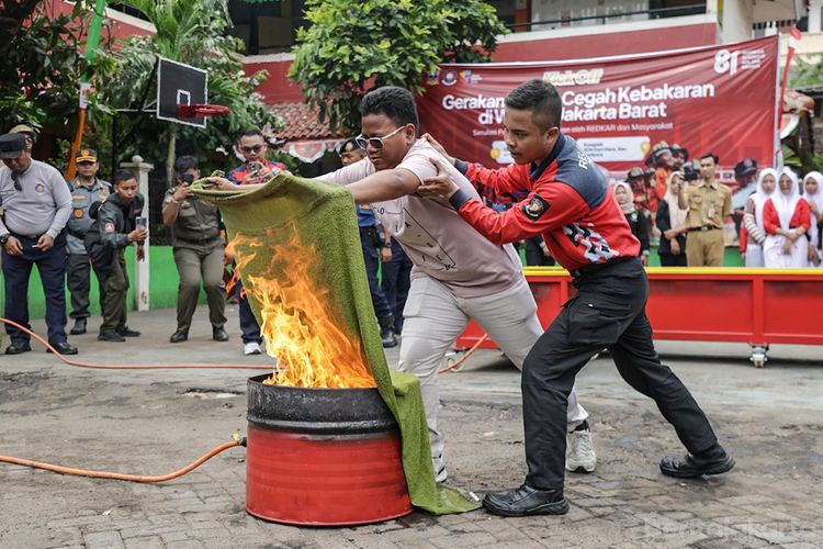 Hadapi Ancaman Kebakaran, Jakarta Perkuat APAR hingga Relawan di Permukiman 