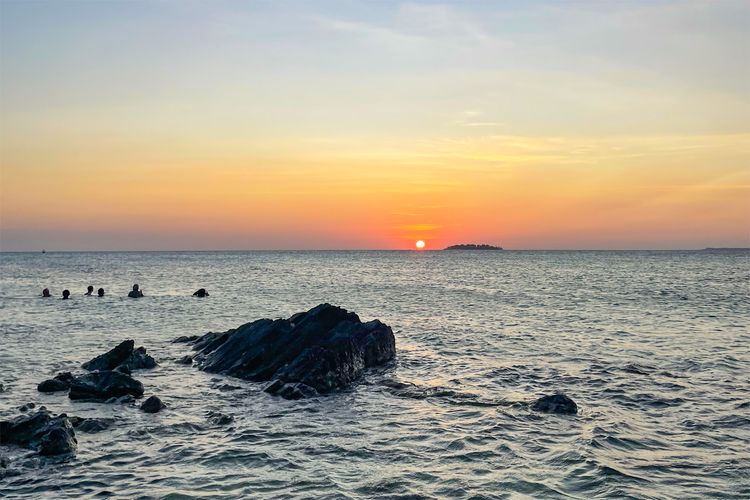 Pantai Tanjung Gelam Karimunjawa.