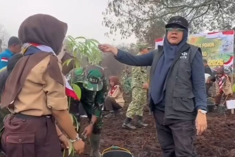 Video Bupati Siak Tanam Pohon di Bekas Karhutla Dihapus TikTok, Pengamat Singgung Relasi Penguasa dan Pemodal