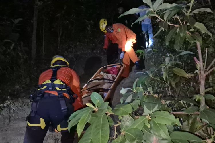 Sempat Digendong, Pendaki Wanita Ditemukan Lemas di Bukit Pao Bangka Tengah