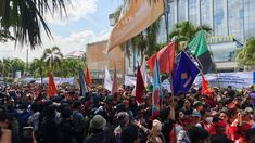 Demo 21 April Berlanjut, Usai Aksi di Kantor DPRD Kaltim Massa Geser ke Kantor Gubernur