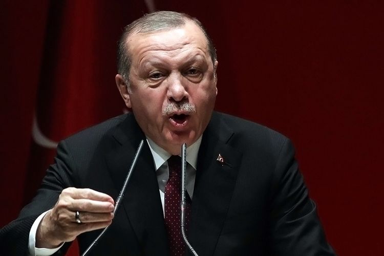 Presiden Turki Recep Tayyip Erdogan berpidato dalam pertemuan Partai Keadilan dan Pembangunan Turki (AKP) di Ankara, Jumat (26/1/2018).