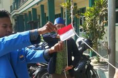 Pengibaran Bendera Terkecil di Dunia Warnai Peringatan Sumpah Pemuda