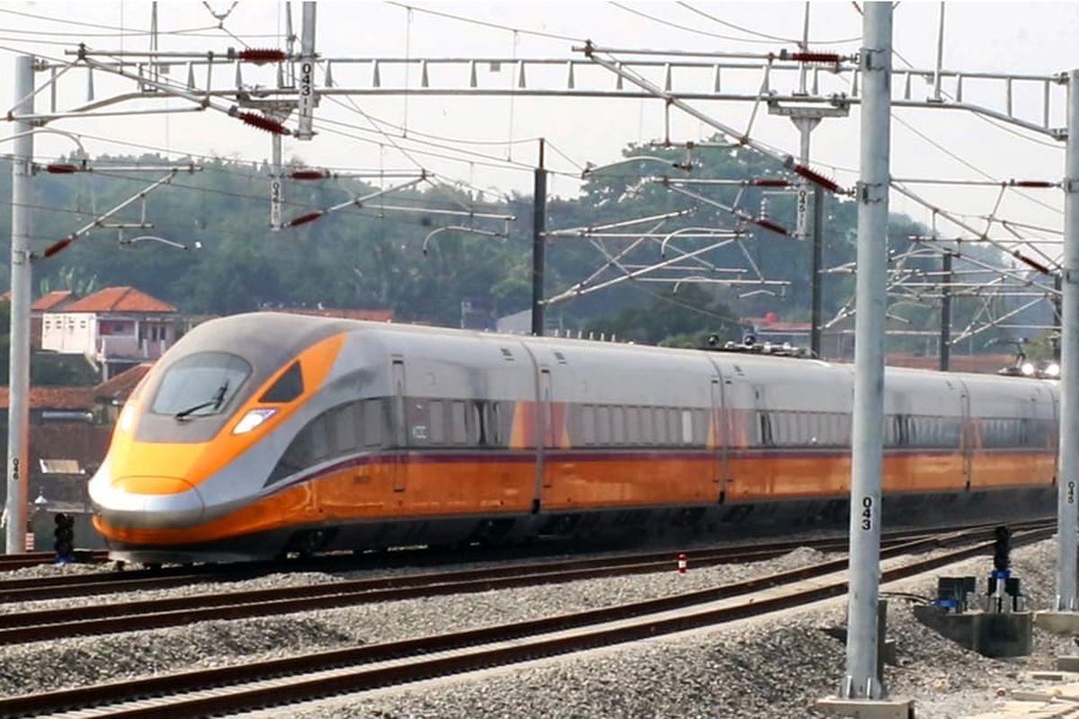 Terus Ditingkatkan Bertahap, Kecepatan Kereta Cepat Jakarta-Bandung Kini 300 Kilometer Per Jam