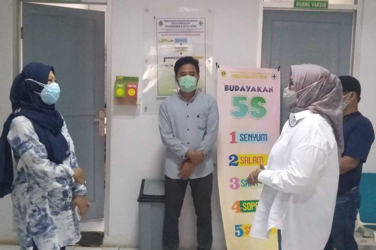 Kepala dan dua bidan serta office boy (OB) Puskesmas Situ Udik, Kecamatan Cibungbulang, Kabupaten Bogor, Jawa Barat, resmi dipecat oleh Bupati Bogor Ade Yasin.