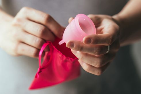 4 Kelebihan Menstrual Cup dibanding Pembalut saat Menstruasi