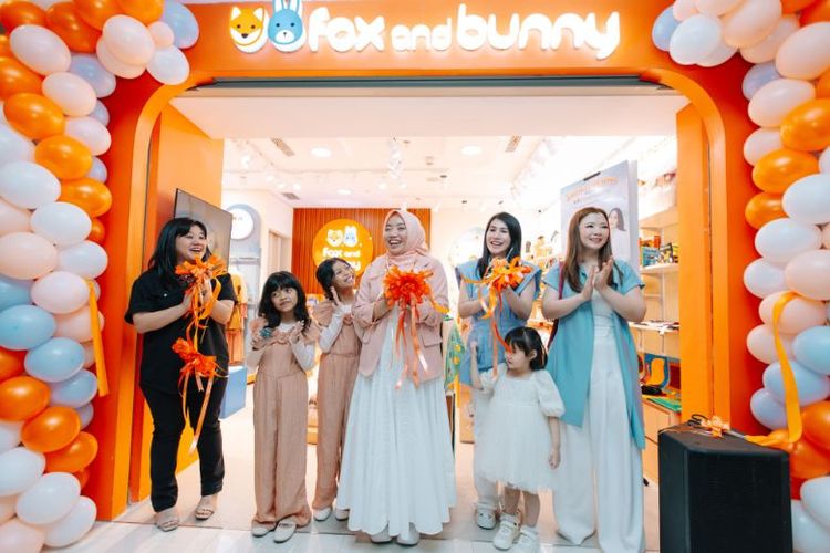 Pembukaan gerai ketiga Foxandbunny di Tunjungan Plaza, Surabaya, Jumat (1/11/2024).