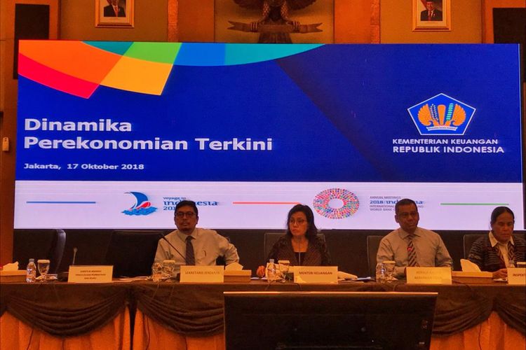 Suasana konferensi pers oleh Kementerian Keuangan dipimpin Menteri Keuangan Sri Mulyani Indrawati mengenai realisasi APBN 2018 sampai akhir September 2018 di kantor pusat Direktorat Jenderal Pajak Kementerian Keuangan, Rabu (17/10/2018).