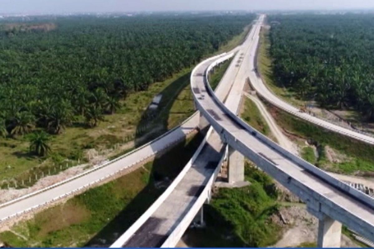 Sebagian ruas Jalan Tol Medan-Kualanamu-Tebing Tinggi (MKTT) yang tengah dikerjakan.