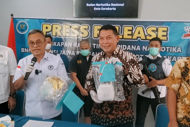 Kepala BNN Jateng, Brigjen Pol Heru Pranoto dan Wakil Wali Kota Solo Teguh Prakoso saat di BNN Solo