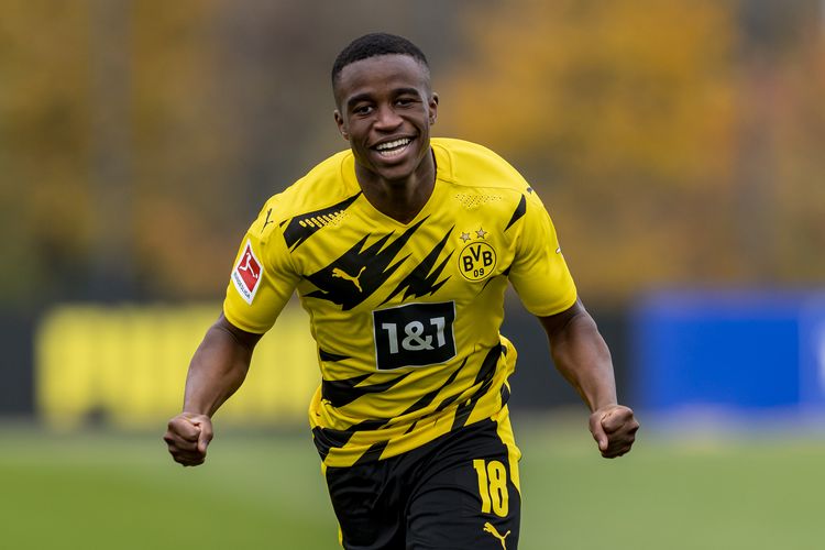 Bintang muda Borussia Dortmund, Youssoufa Moukoko, saat mengikuti DFL Media Day 2020, Kamis (29/10/2020).