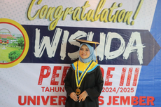 Cerita Mia, Wisudawan Unej yang Juga Santri Berprestasi