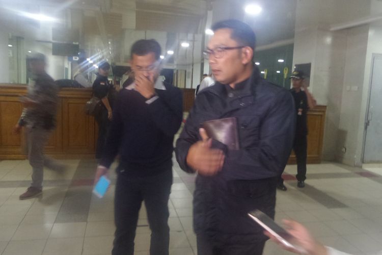 Wali Kota Bandung Ridwan Kamil menjenguk Hermansyah yang dirawat di RSPAD, Jakarta Pusat. Kedatangan Ridwan Kami sebagai bentul solidaritas sesama alumnus ITB, Selasa (11/7/2017)