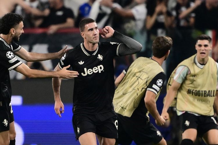 Dusan Vlahovic merayakan gol dalam pertandingan Liga Champions antara Juventus vs Borussia Dortmund di Stadion Allianz di Turin, Italia utara, pada 16 September 2025. (Foto oleh Marco BERTORELLO / AFP)