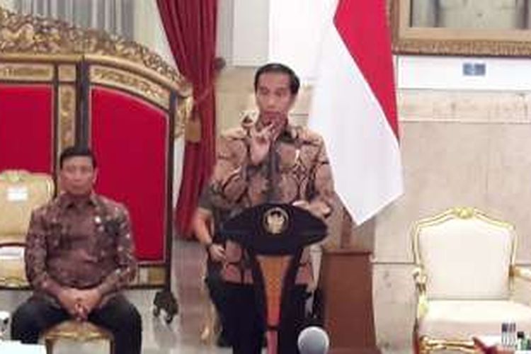 Presiden Joko Widodo saat berbicara mengenai pemberantasan pungutan liar di depan Gubernur se-Indonesia di Istana Negara, Kamis (20/10/2016).