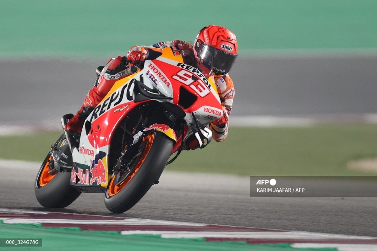 Marc Marquez saat berlaga pada MotoGP Qatar 2022. (Photo by KARIM JAAFAR / AFP)