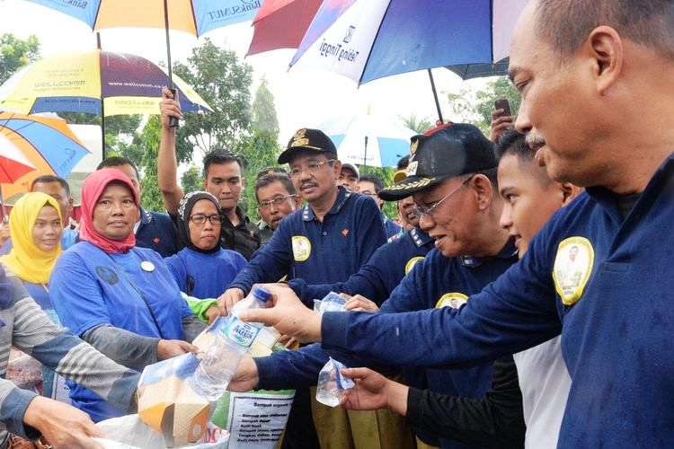 Gubernur Sumatera Utara Erry Nuradi di Tebingtinggi dalam rangka memperingati Hari Peduli Sampah Nasional 2017, Selasa (28/2/2017).