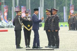 HUT Bhayangkara, Jokowi Anugerahkan Bintang Bhayangkara Nararya kepada 3 Polisi