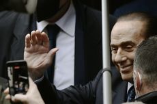 Mantan PM Italia Berlusconi Habiskan Malam Kedua di Rumah Sakit